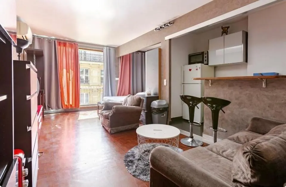 Studio Élysées Paris 0*,  France